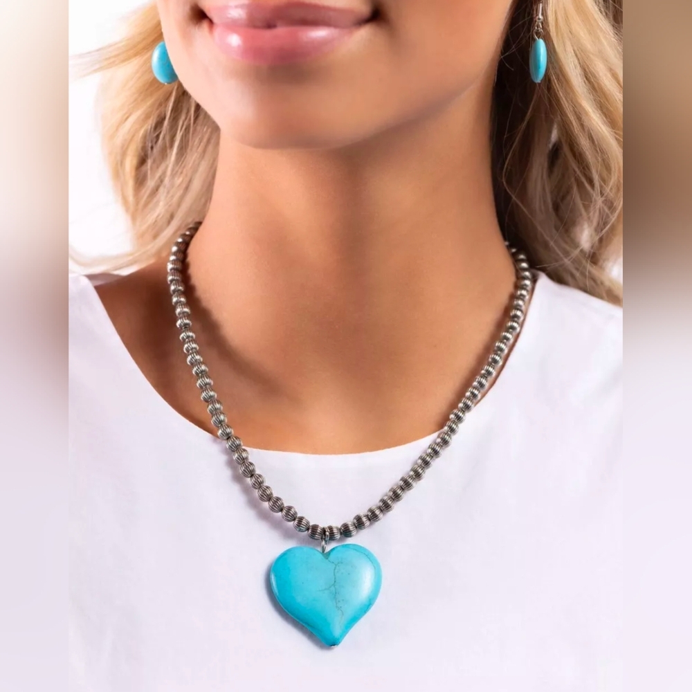 NWT Large heart Turquoise Stone Necklace